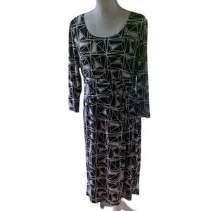 PRECIS Black and White Geometrical Shift Dress